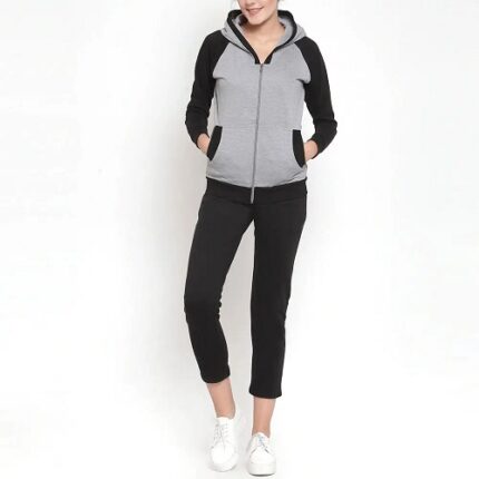 Stylish two-piece women’s athletic outfit featuring a zippered jacket with pockets and tapered jogger pants