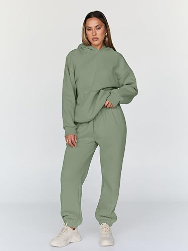 Relaxed fit fleece hoodie and jogger pants for all-day comfort and warmth